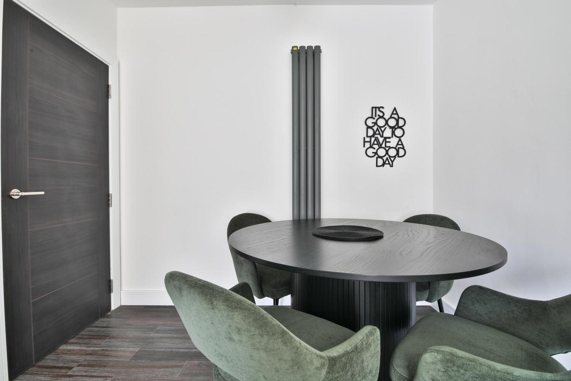 Amber Vista 2 Bedroom Apartments- Supermarket, Coffee Shop, Restaurants & Parking Below 카디프 외부 사진