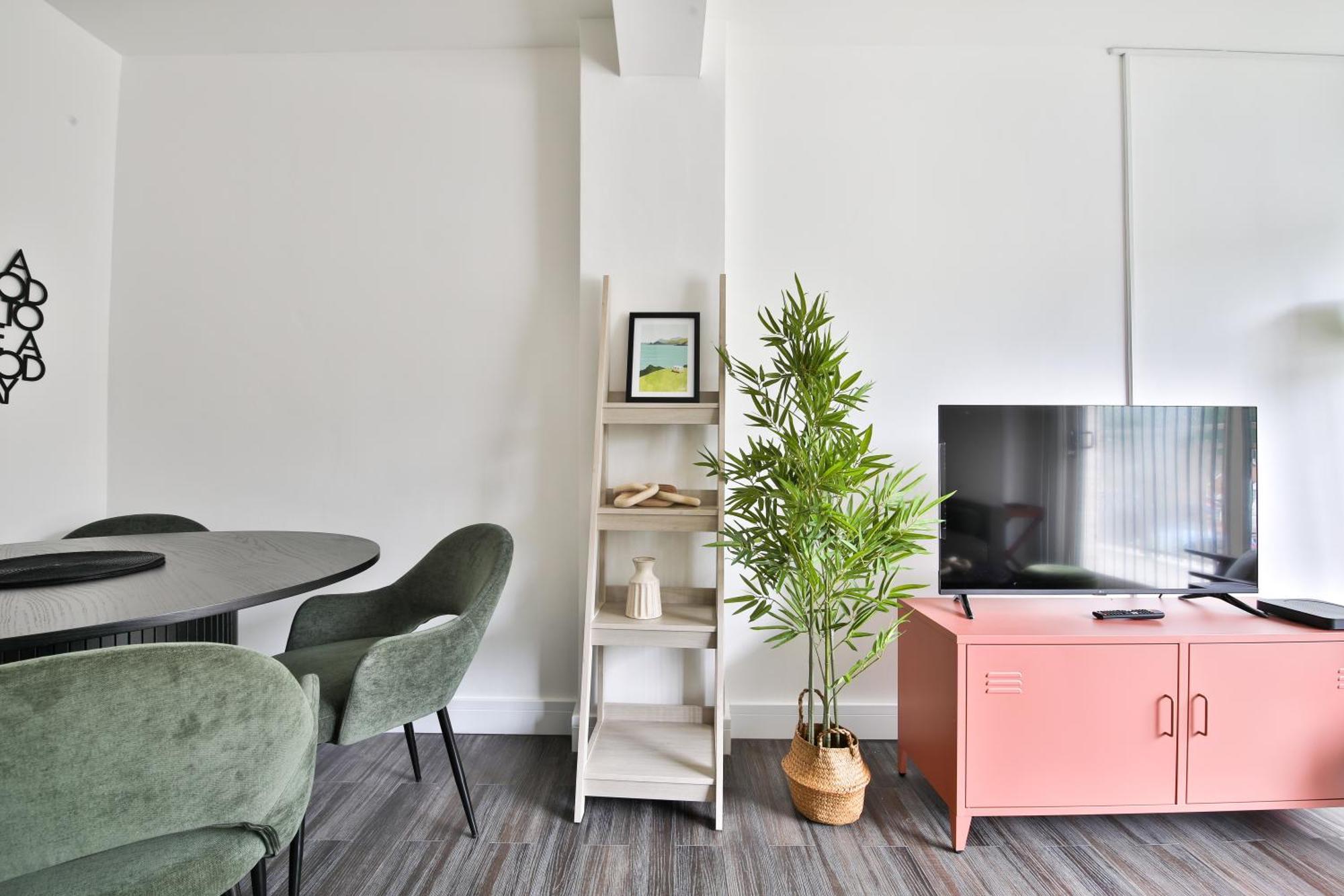 Amber Vista 2 Bedroom Apartments- Supermarket, Coffee Shop, Restaurants & Parking Below 카디프 외부 사진
