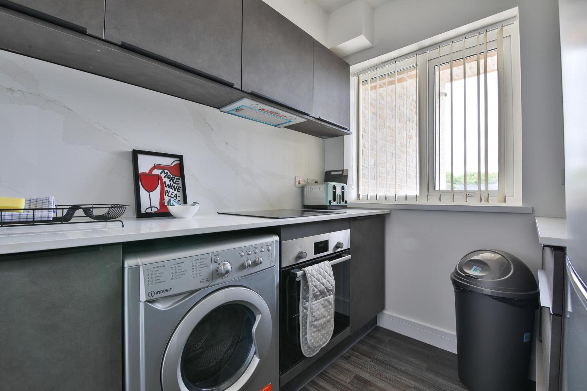Amber Vista 2 Bedroom Apartments- Supermarket, Coffee Shop, Restaurants & Parking Below 카디프 외부 사진